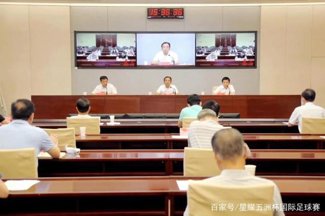评论区炸了！美女网红晒与克莱合影 本人疑对后者分手风波不知情